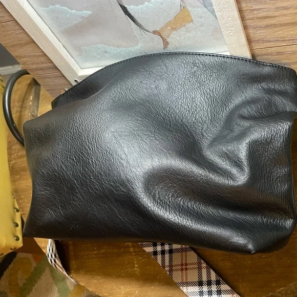 Black Crossbody Good Condition - Picture 3 of 3